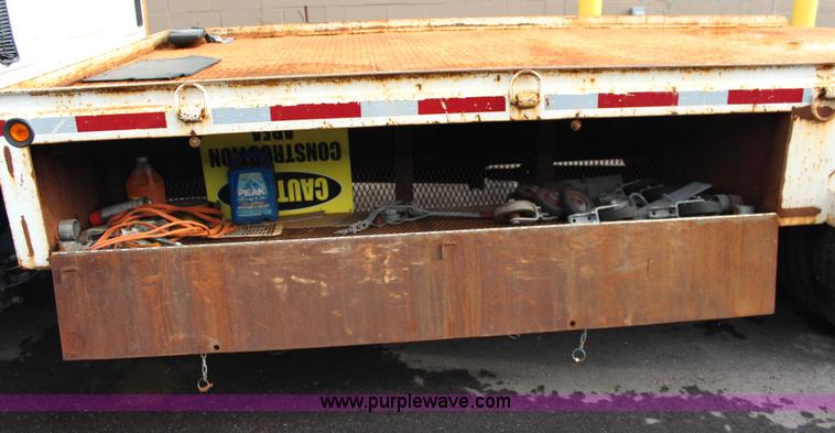 image for item J1226 2005 International 4200 flatbed truck