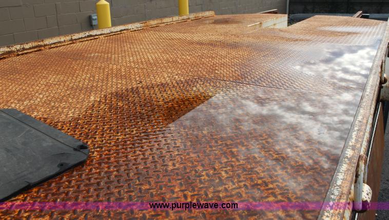 image for item J1226 2005 International 4200 flatbed truck