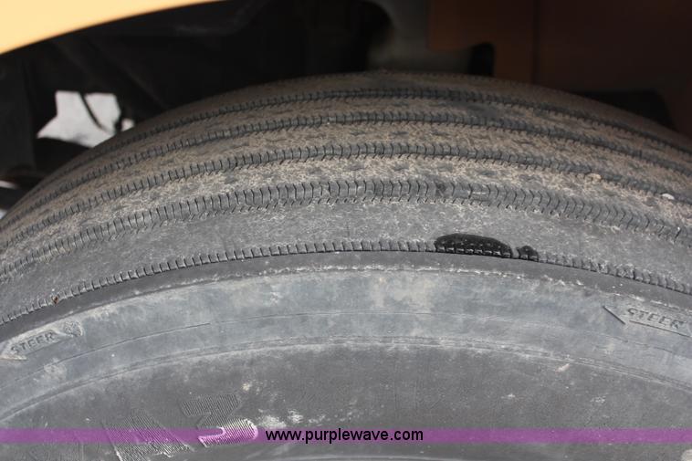 image for item J1226 2005 International 4200 flatbed truck