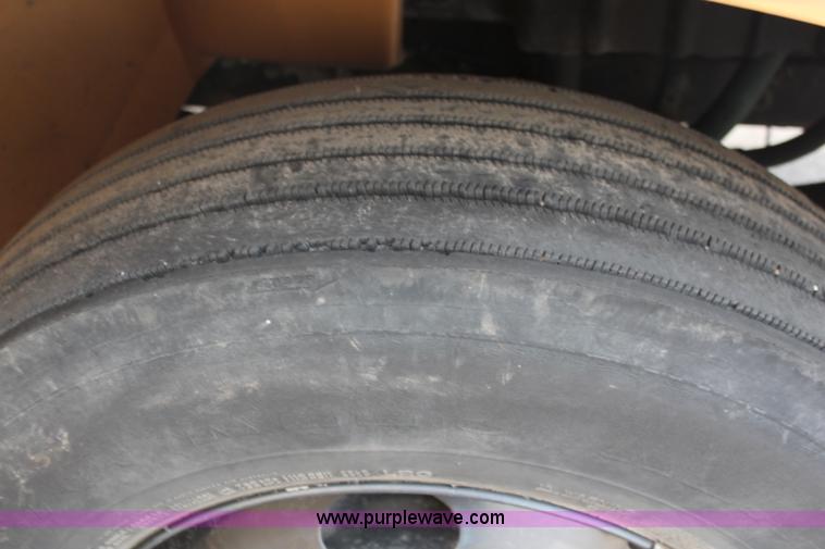 image for item J1226 2005 International 4200 flatbed truck