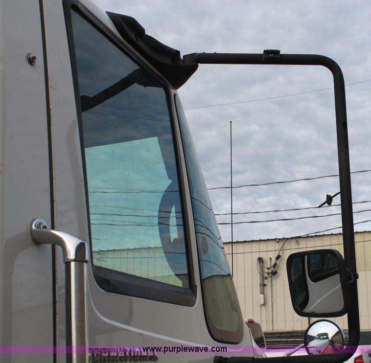 image for item J1226 2005 International 4200 flatbed truck