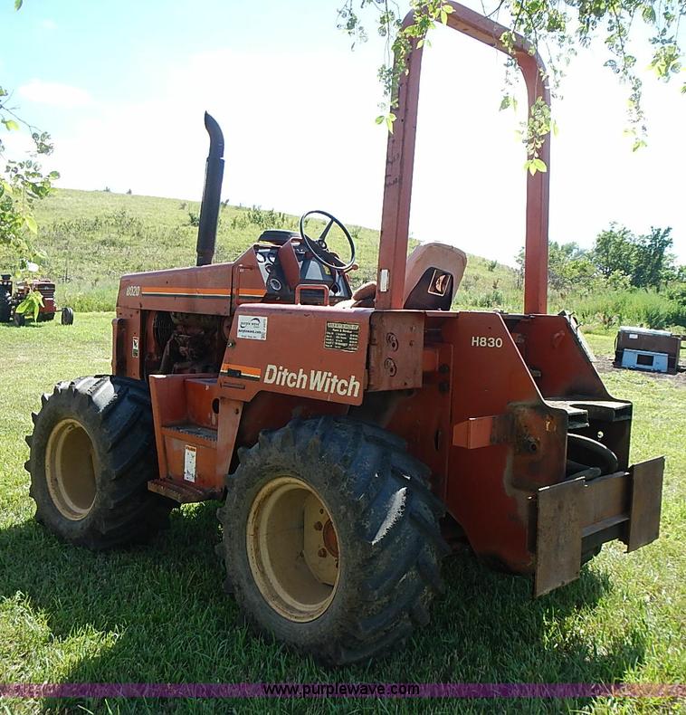 image for item J2073 1994 Ditch Witch 8020 trencher