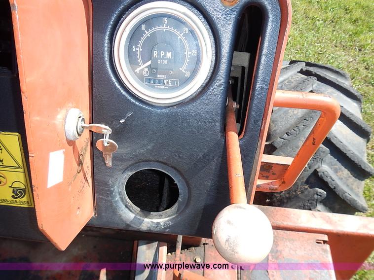 image for item J2073 1994 Ditch Witch 8020 trencher