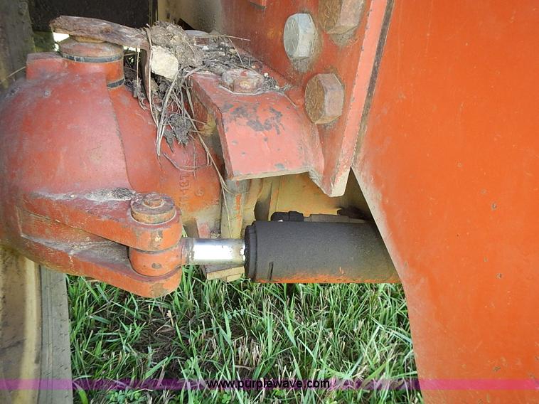 image for item J2073 1994 Ditch Witch 8020 trencher