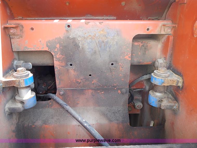 image for item J2073 1994 Ditch Witch 8020 trencher