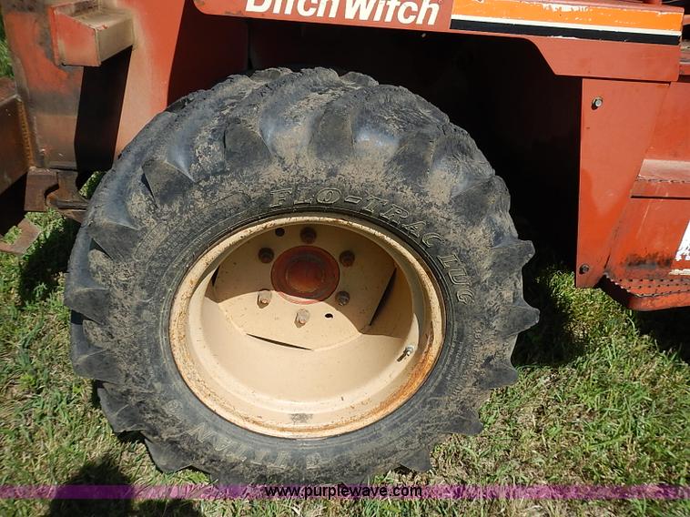 image for item J2073 1994 Ditch Witch 8020 trencher
