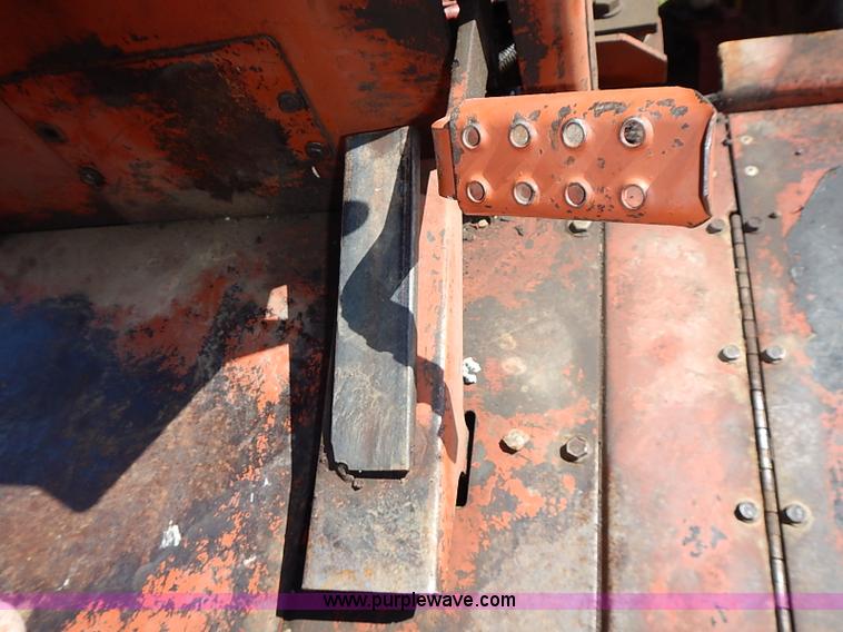 image for item J2073 1994 Ditch Witch 8020 trencher