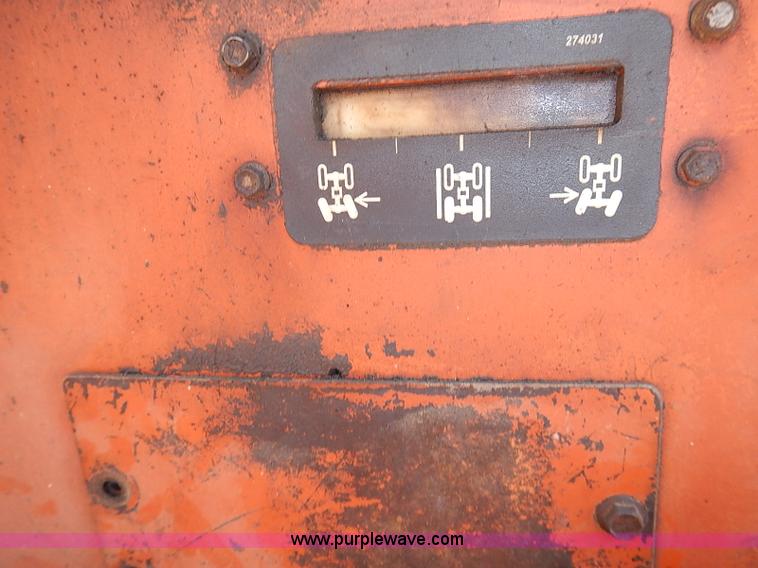 image for item J2073 1994 Ditch Witch 8020 trencher