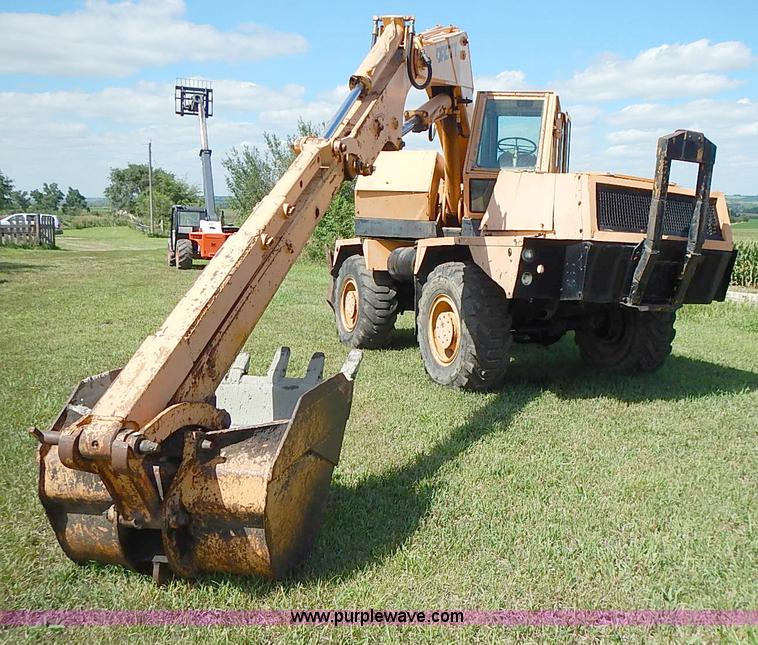 image for item J2107 1985 Drott 40BYR Cruz-air rubber tire excavator