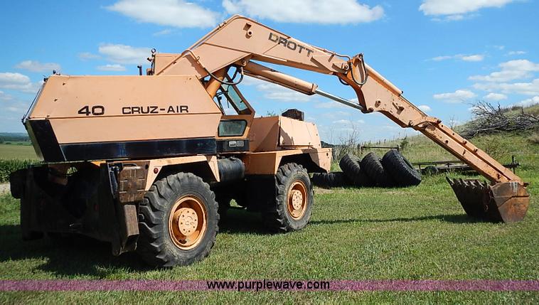 image for item J2107 1985 Drott 40BYR Cruz-air rubber tire excavator