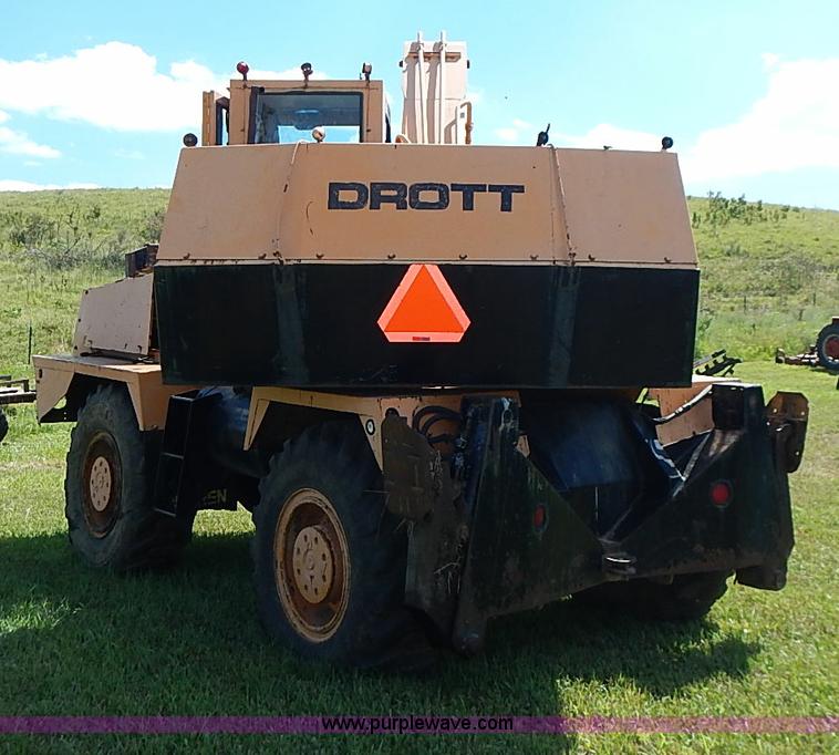 image for item J2107 1985 Drott 40BYR Cruz-air rubber tire excavator