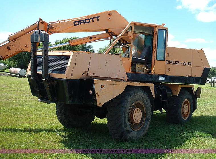 image for item J2107 1985 Drott 40BYR Cruz-air rubber tire excavator