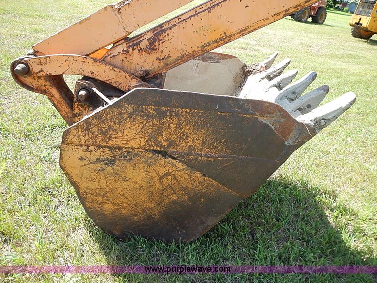 image for item J2107 1985 Drott 40BYR Cruz-air rubber tire excavator