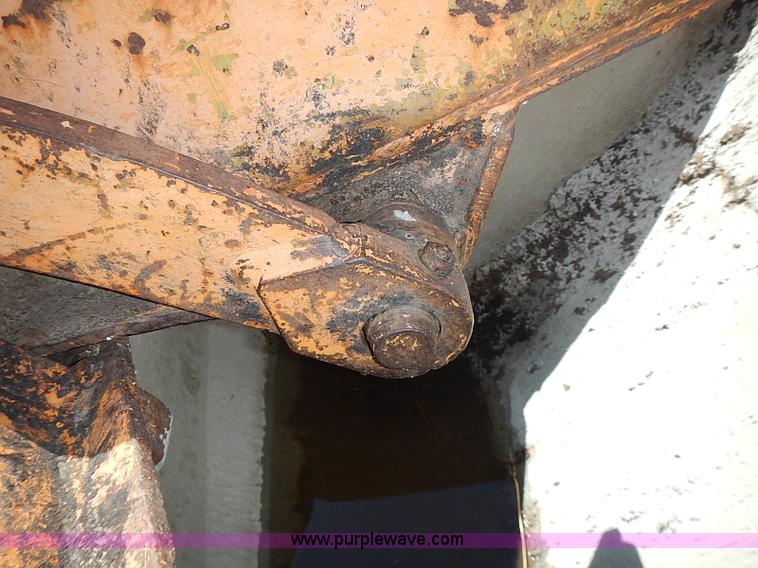 image for item J2107 1985 Drott 40BYR Cruz-air rubber tire excavator