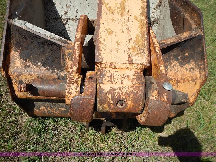 image for item J2107 1985 Drott 40BYR Cruz-air rubber tire excavator