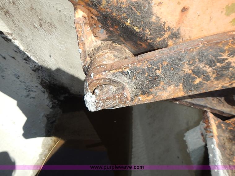 image for item J2107 1985 Drott 40BYR Cruz-air rubber tire excavator