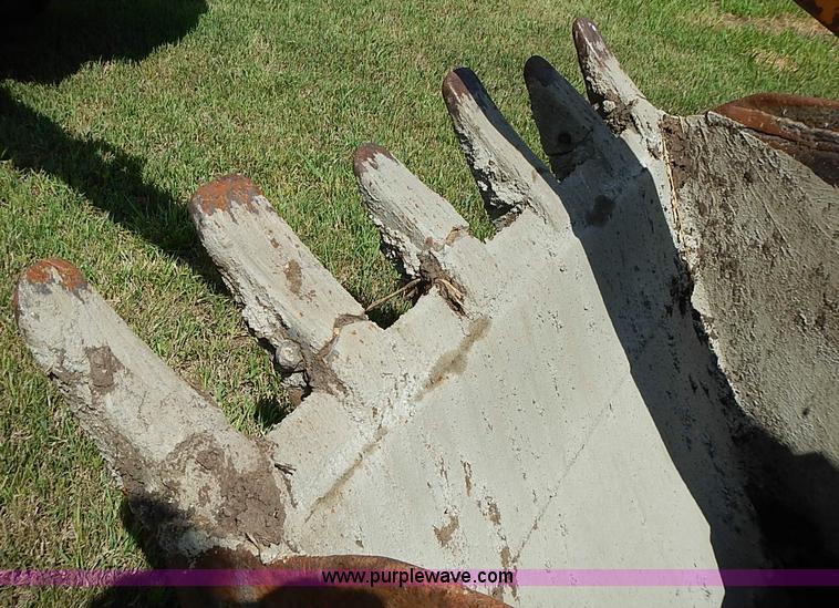 image for item J2107 1985 Drott 40BYR Cruz-air rubber tire excavator