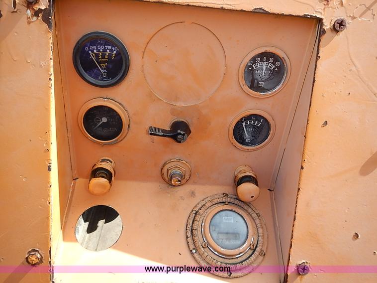 image for item J2107 1985 Drott 40BYR Cruz-air rubber tire excavator