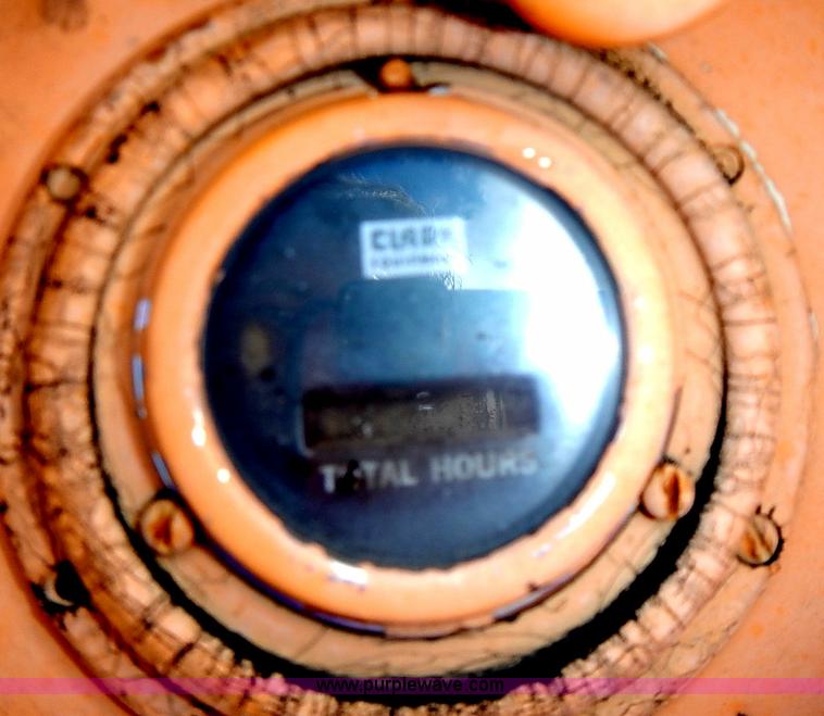 image for item J2107 1985 Drott 40BYR Cruz-air rubber tire excavator