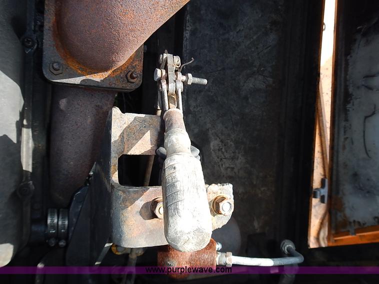 image for item J2107 1985 Drott 40BYR Cruz-air rubber tire excavator