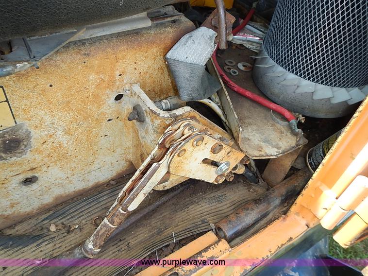 image for item J2107 1985 Drott 40BYR Cruz-air rubber tire excavator