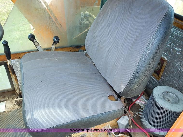 image for item J2107 1985 Drott 40BYR Cruz-air rubber tire excavator