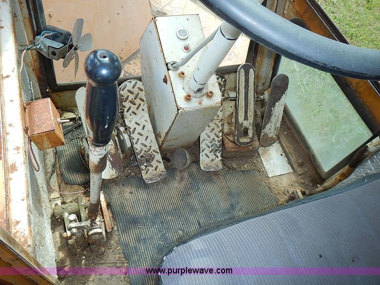 image for item J2107 1985 Drott 40BYR Cruz-air rubber tire excavator