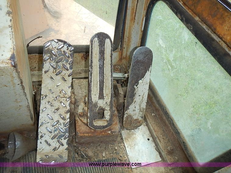 image for item J2107 1985 Drott 40BYR Cruz-air rubber tire excavator