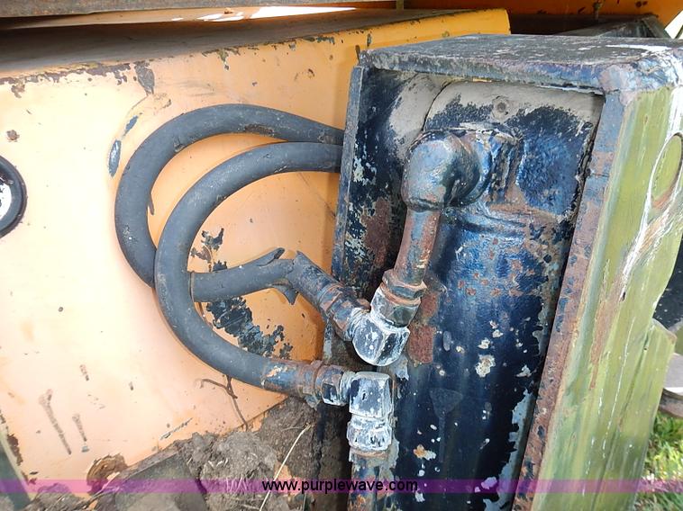 image for item J2107 1985 Drott 40BYR Cruz-air rubber tire excavator