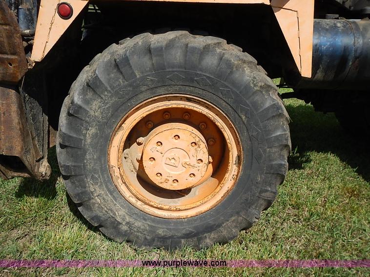 image for item J2107 1985 Drott 40BYR Cruz-air rubber tire excavator