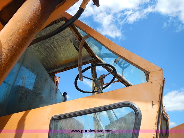 image for item J2107 1985 Drott 40BYR Cruz-air rubber tire excavator