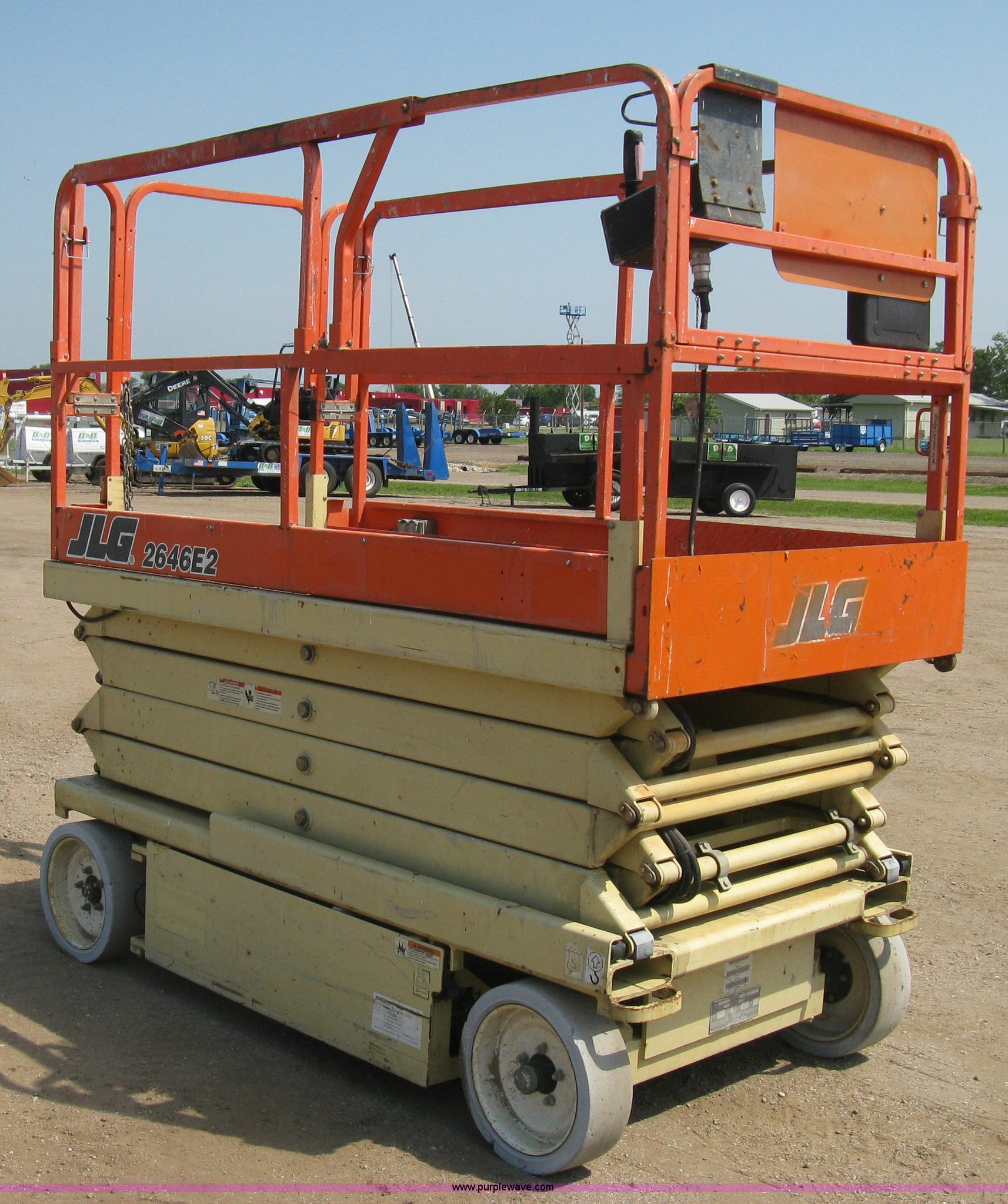 2001 JLG 2646E2 scissor lift in Wichita, KS Item H5314 sold Purple Wave