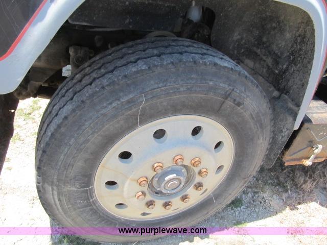 image for item AC9364 1984 Mack R686ST semi truck