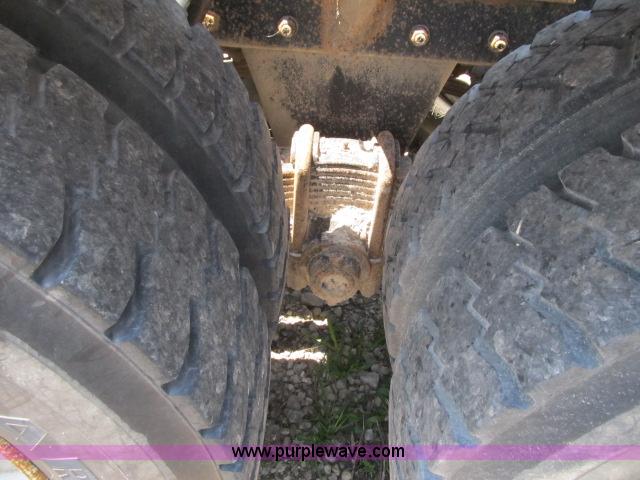 image for item AC9364 1984 Mack R686ST semi truck