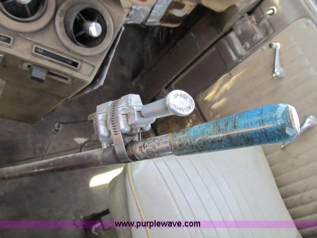 image for item AC9364 1984 Mack R686ST semi truck