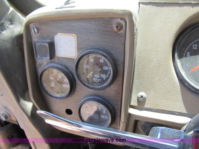 image for item AC9364 1984 Mack R686ST semi truck