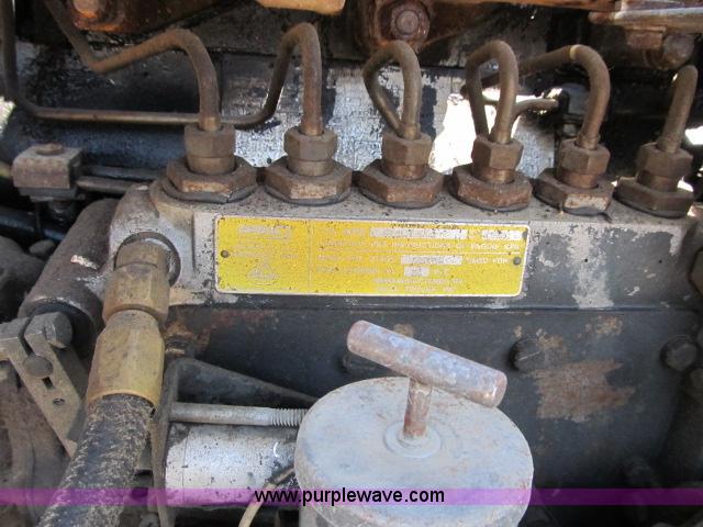 image for item AC9364 1984 Mack R686ST semi truck