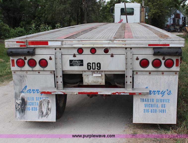 image for item G5393 1994 Featherlite 1010 flatbed trailer