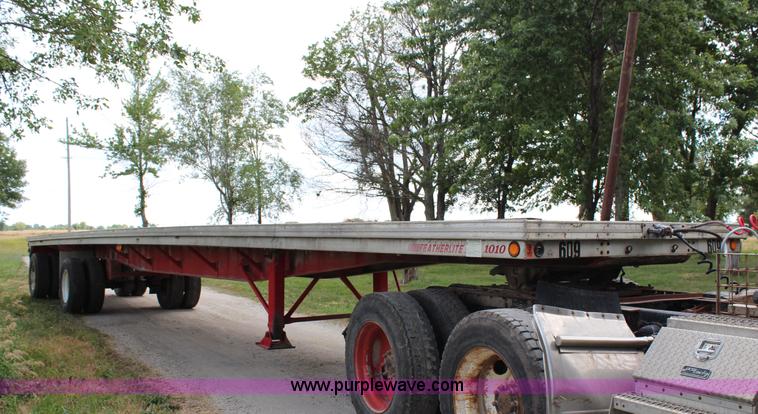 image for item G5393 1994 Featherlite 1010 flatbed trailer