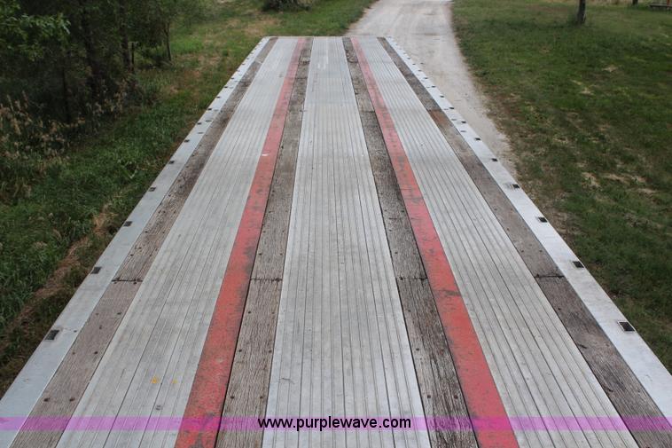 image for item G5393 1994 Featherlite 1010 flatbed trailer