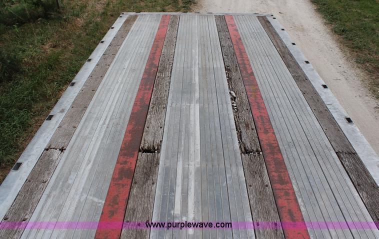 image for item G5393 1994 Featherlite 1010 flatbed trailer