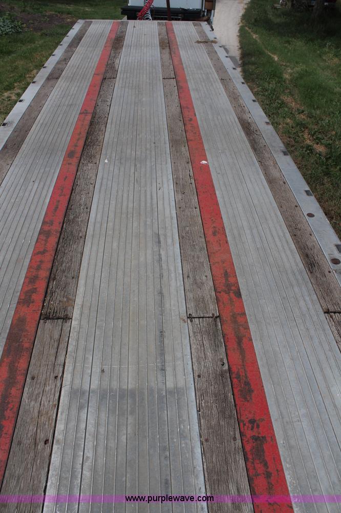 image for item G5393 1994 Featherlite 1010 flatbed trailer