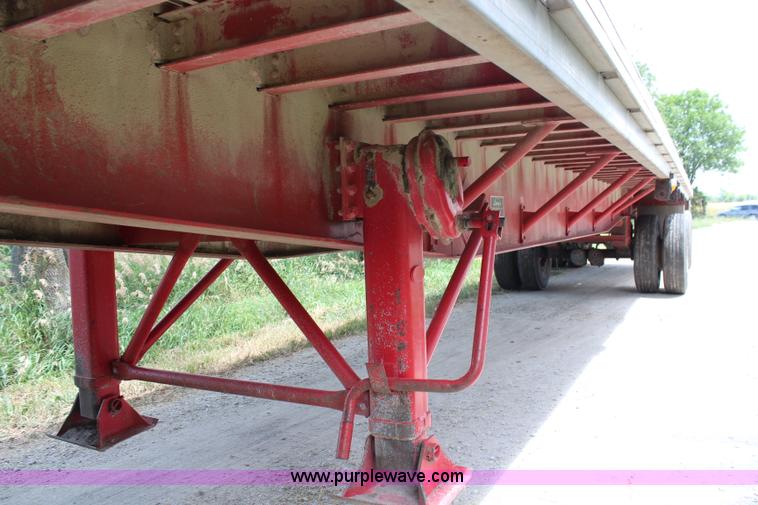 image for item G5393 1994 Featherlite 1010 flatbed trailer