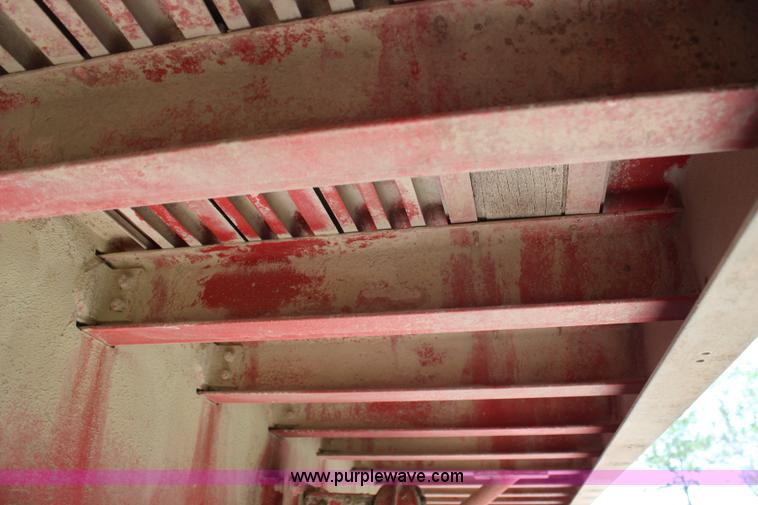 image for item G5393 1994 Featherlite 1010 flatbed trailer