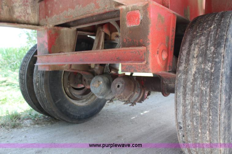 image for item G5393 1994 Featherlite 1010 flatbed trailer