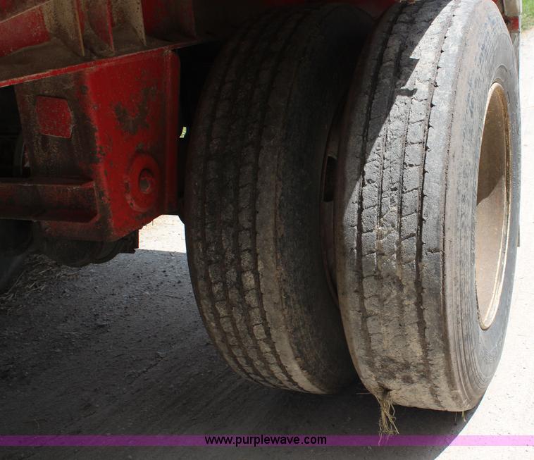 image for item G5393 1994 Featherlite 1010 flatbed trailer