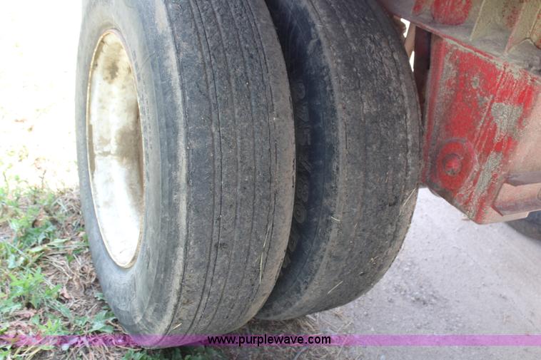 image for item G5393 1994 Featherlite 1010 flatbed trailer