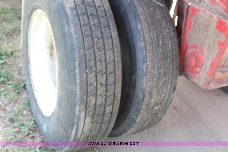 image for item G5393 1994 Featherlite 1010 flatbed trailer