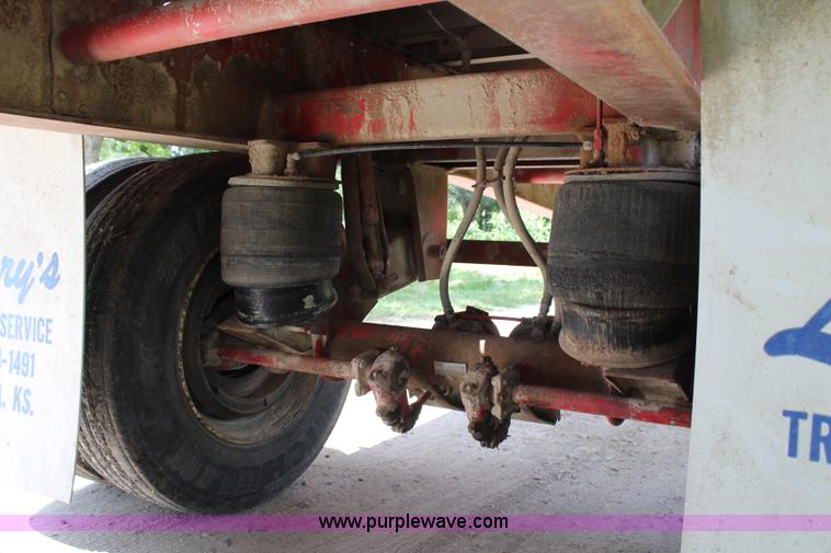 image for item G5393 1994 Featherlite 1010 flatbed trailer