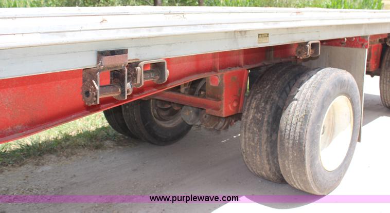 image for item G5393 1994 Featherlite 1010 flatbed trailer